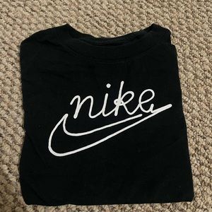 Nike black y-shirt